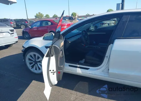 2021 Tesla Model 3 Long Range Dual Motor All-Wheel Drive z USA, uszkodzony, nr VIN 5YJ3E1EB8MF005923